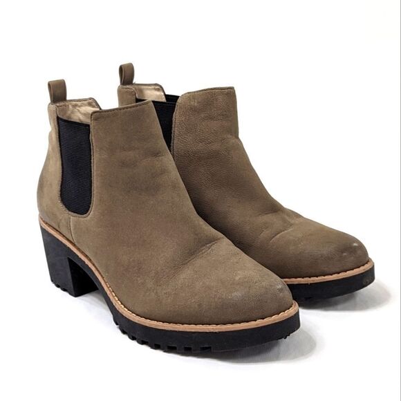 Caslon Water Resistant Ankle Boot - Picture 5 of 8